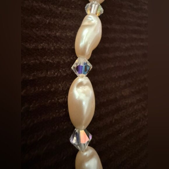 Vintage Faux Pearl & Crystal Bead Necklace with Gold Filigree Clasp - Picture 9 of 17
